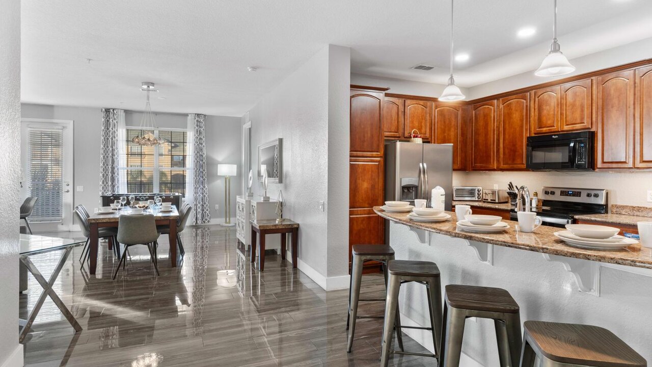 4804 Stylish 4BR Townhouse at Vista Cay #307 - Image 6