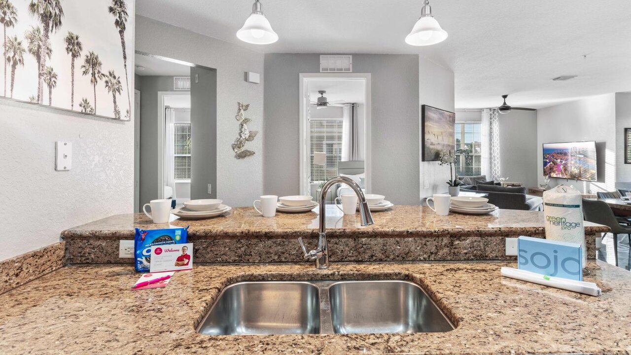 4804 Stylish 4BR Townhouse at Vista Cay #307 - Image 9