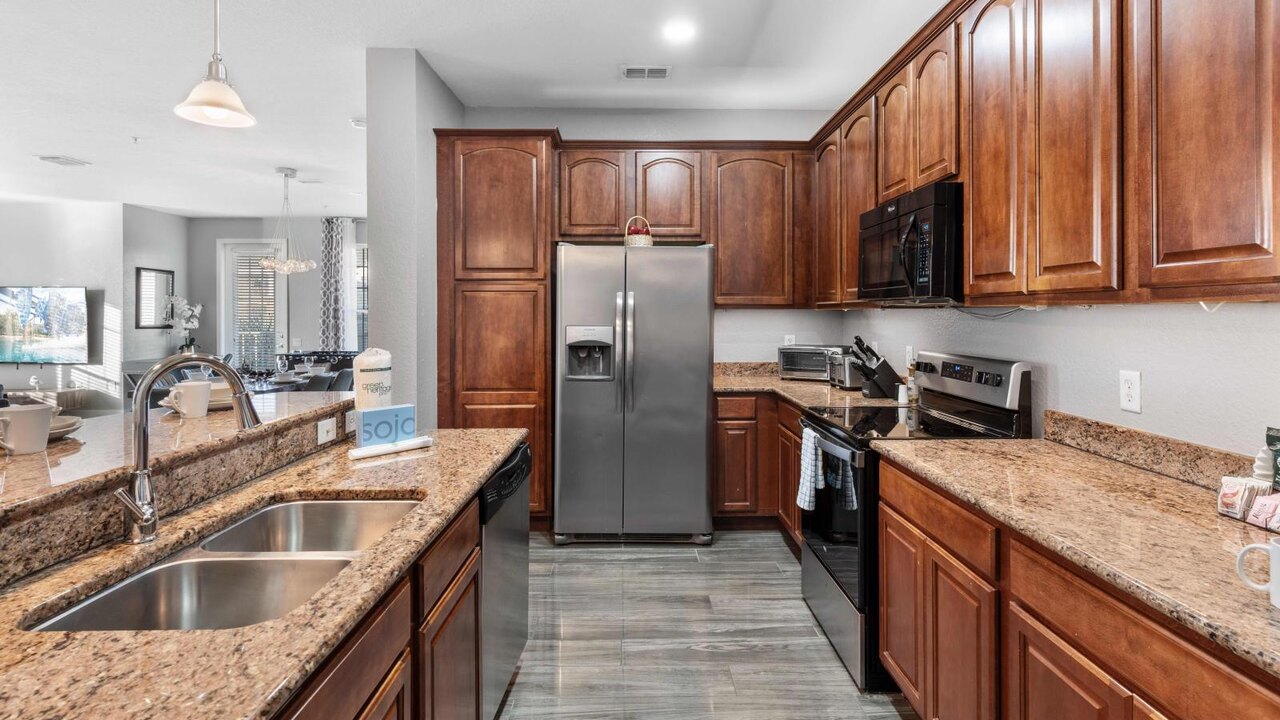 4804 Stylish 4BR Townhouse at Vista Cay #307 - Image 8