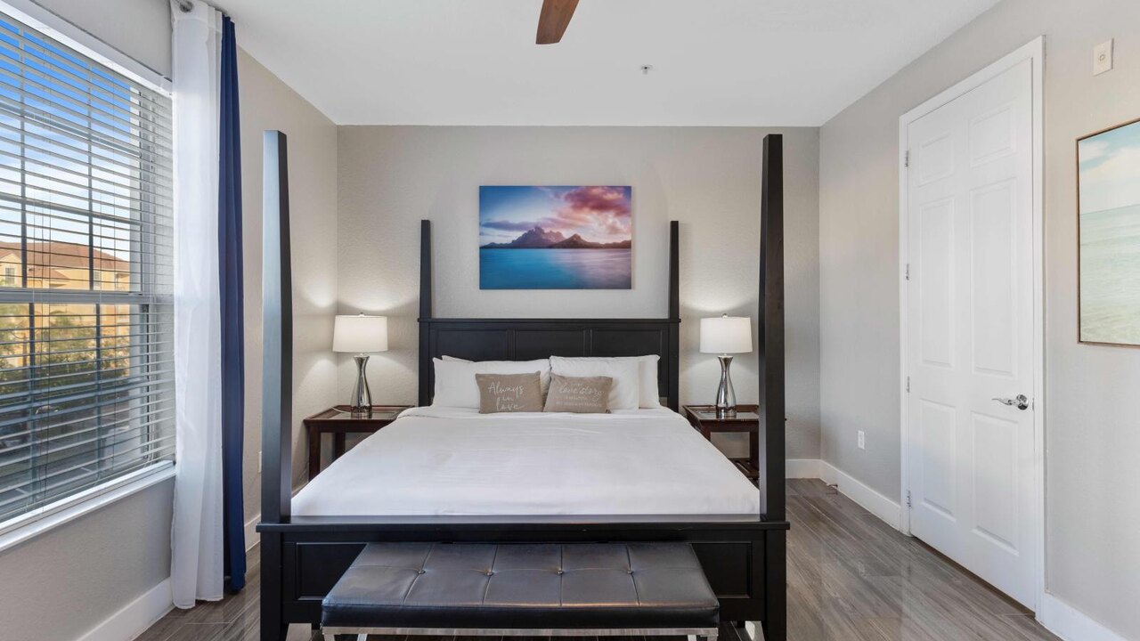 4804 Stylish 4BR Townhouse at Vista Cay #307 - Image 10