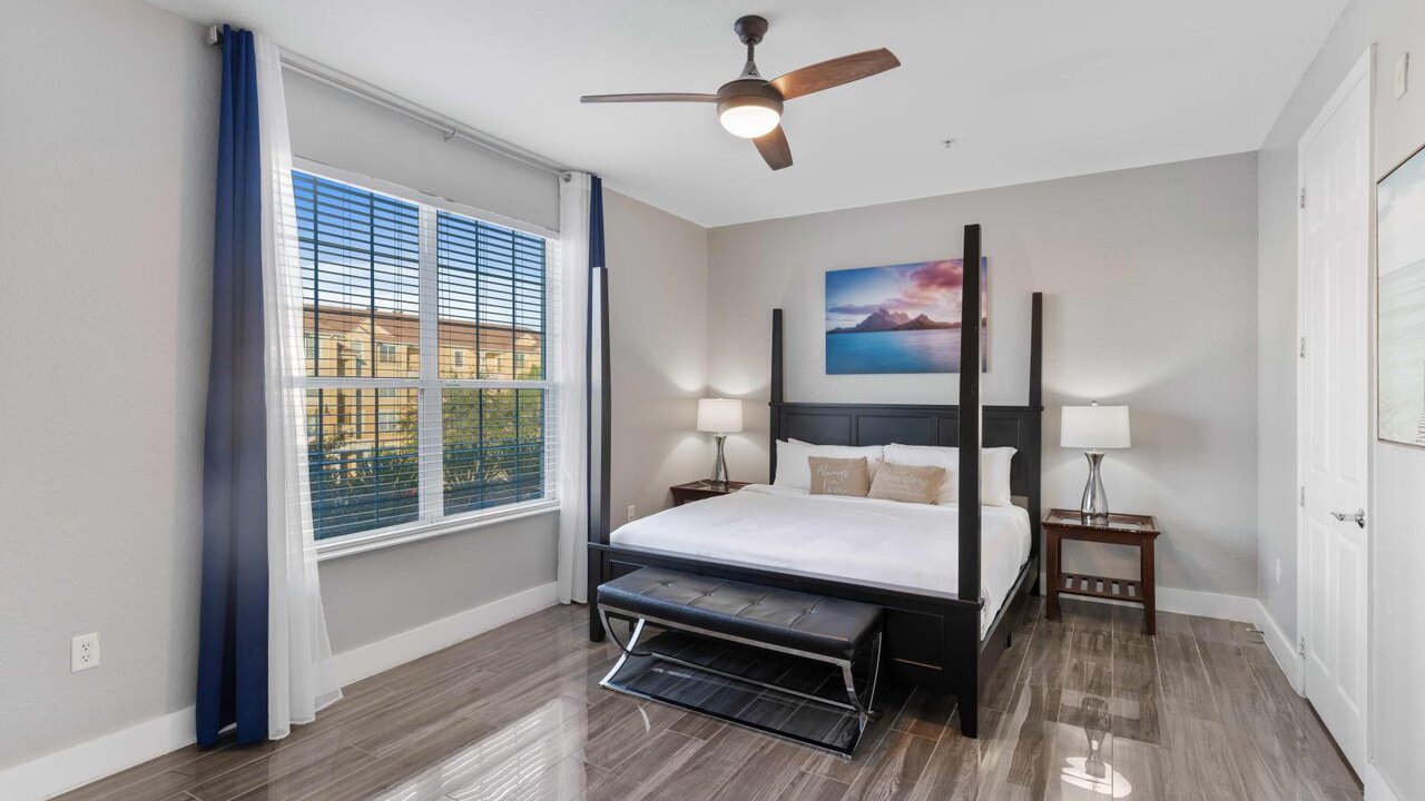 4804 Stylish 4BR Townhouse at Vista Cay #307 - Image 11