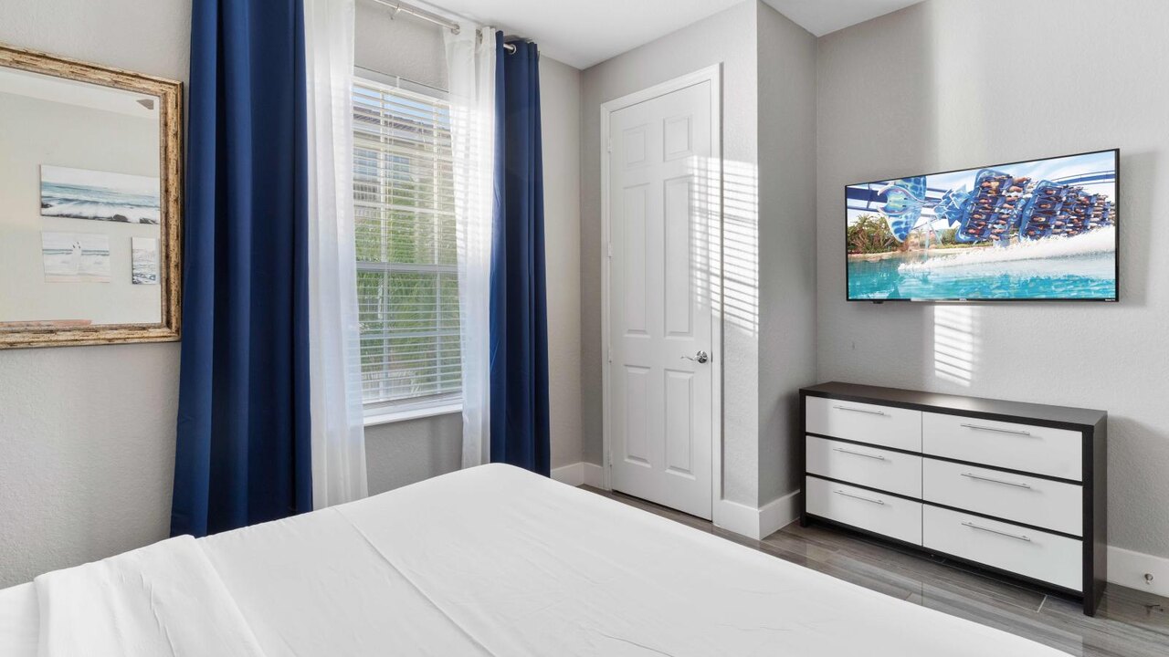 4804 Stylish 4BR Townhouse at Vista Cay #307 - Image 13