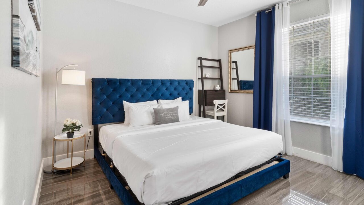 4804 Stylish 4BR Townhouse at Vista Cay #307 - Image 12