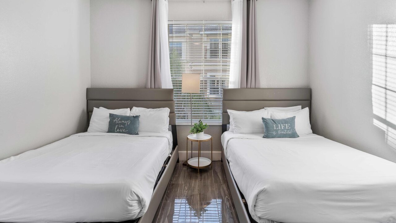 4804 Stylish 4BR Townhouse at Vista Cay #307 - Image 14