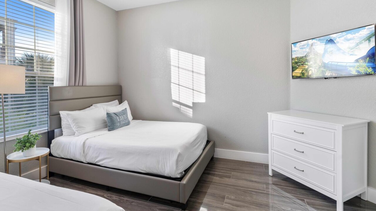 4804 Stylish 4BR Townhouse at Vista Cay #307 - Image 15