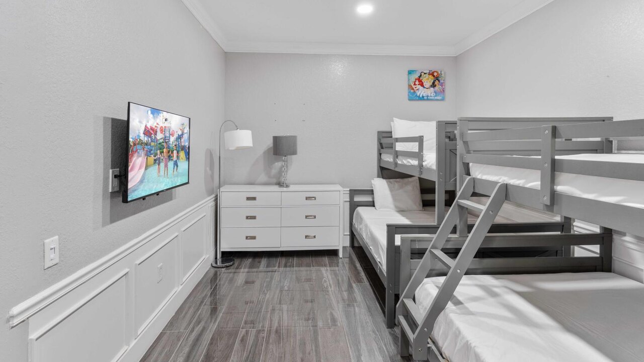 4804 Stylish 4BR Townhouse at Vista Cay #307 - Image 17