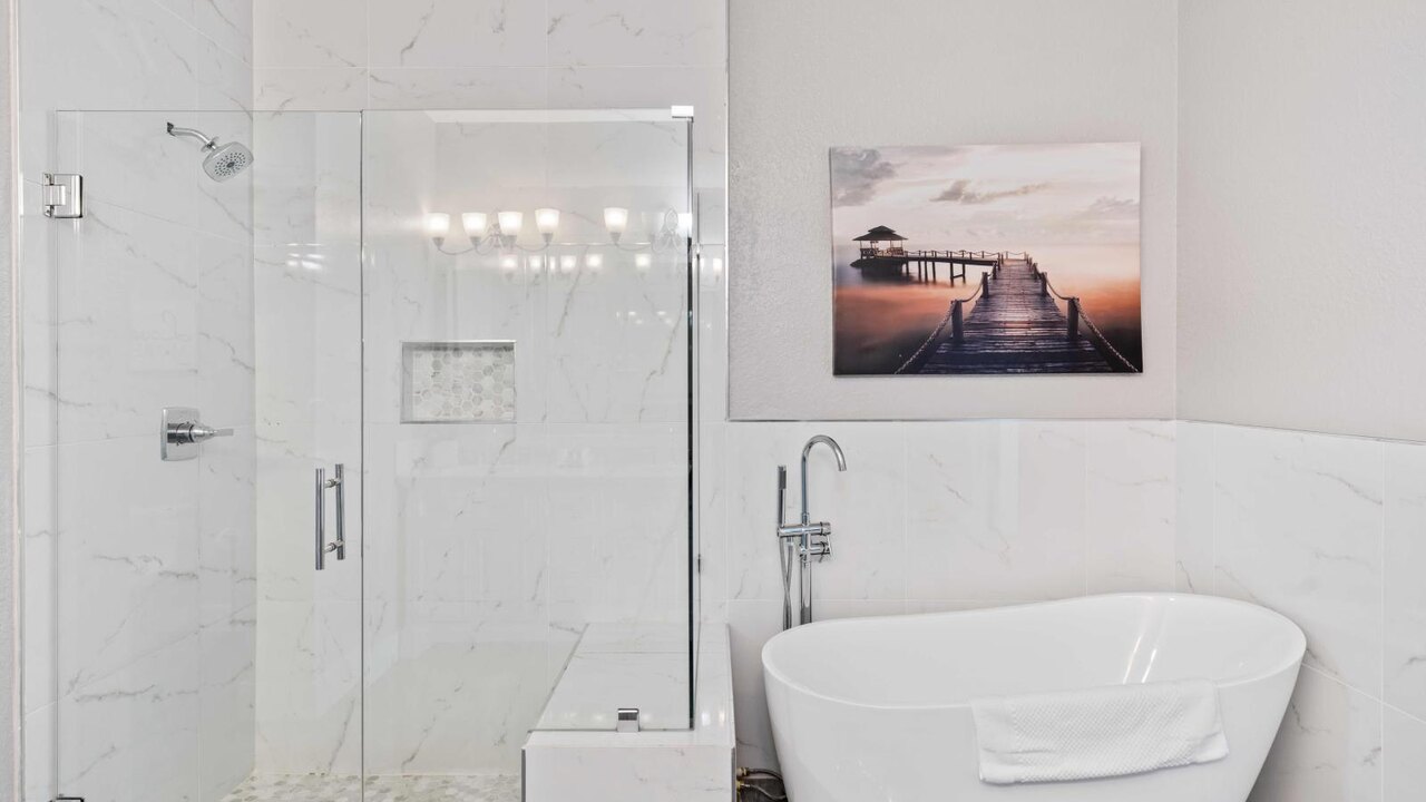 4804 Stylish 4BR Townhouse at Vista Cay #307 - Image 18