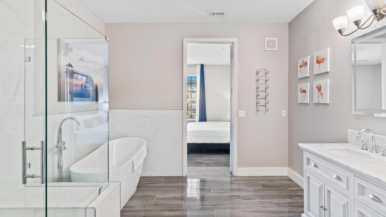 4804 Stylish 4BR Townhouse at Vista Cay #307 - Image 19