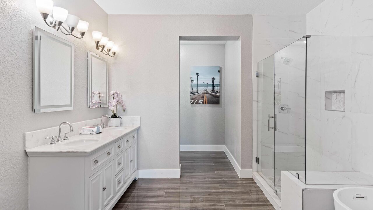 4804 Stylish 4BR Townhouse at Vista Cay #307 - Image 20