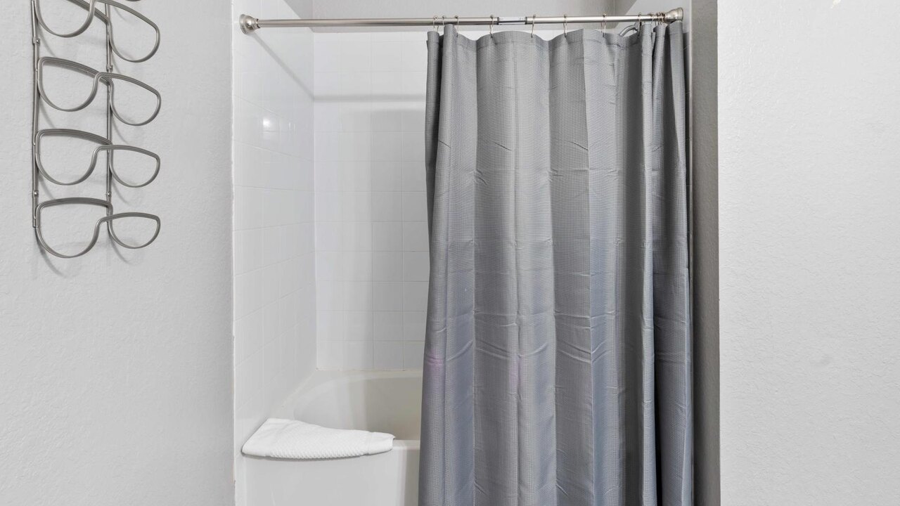 4804 Stylish 4BR Townhouse at Vista Cay #307 - Image 22