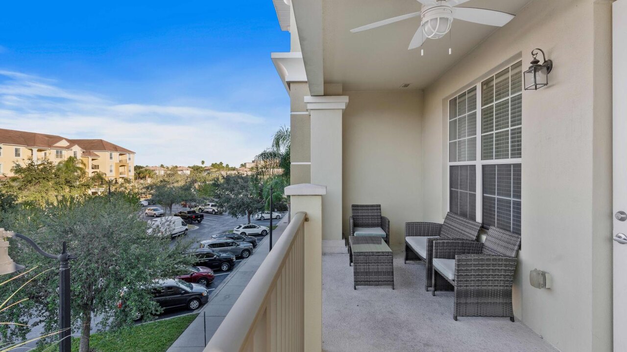 4804 Stylish 4BR Townhouse at Vista Cay #307 - Image 25