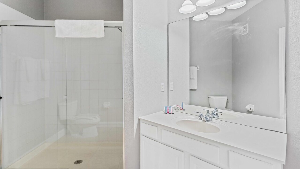 4814 Spacious 3-Bedroom Condo at Vista Cay #204. - Image 18