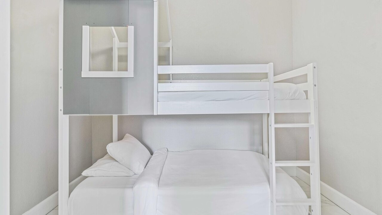 4814 Spacious 3-Bedroom Condo at Vista Cay #204. - Image 17