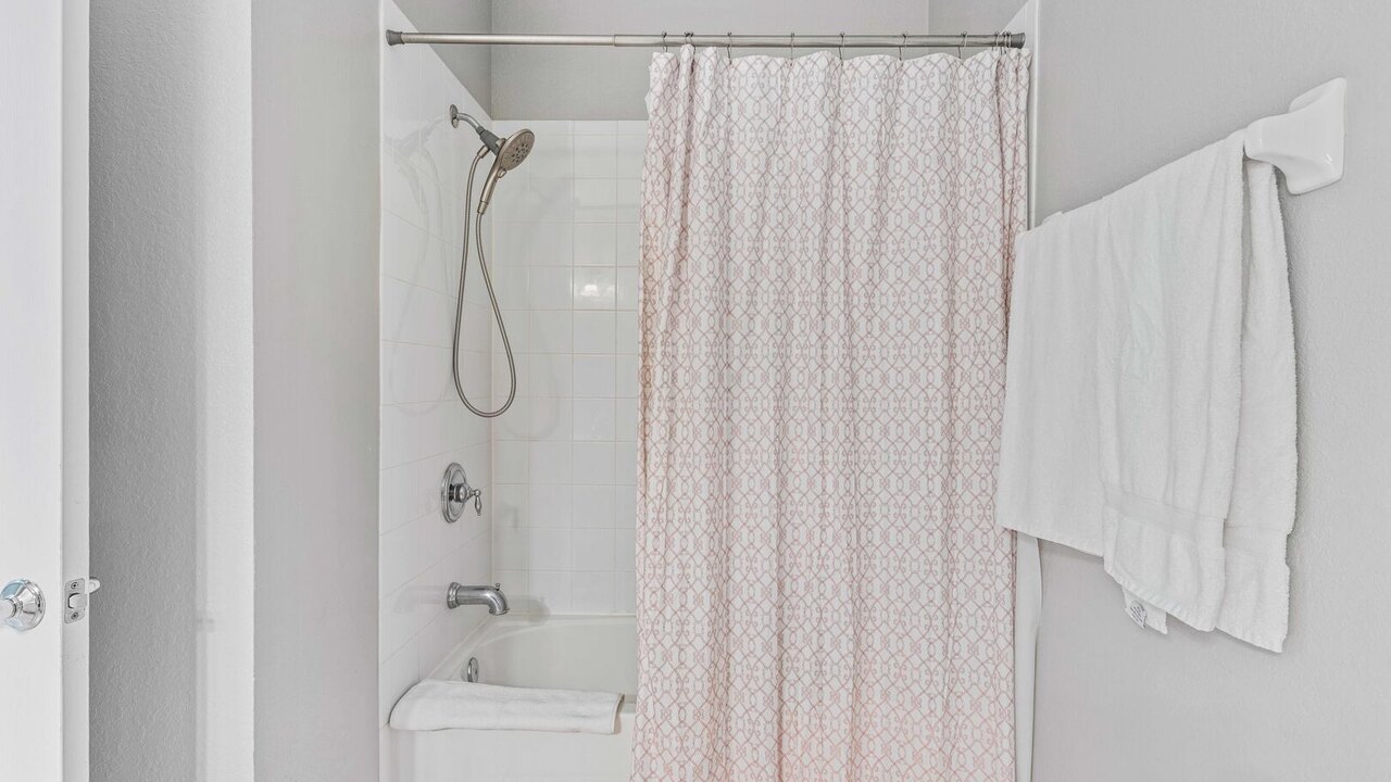 4814 Spacious 3-Bedroom Condo at Vista Cay #204. - Image 20